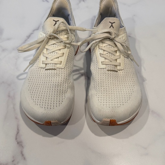 Flux Adapt Runner White Gum Womens Size 8 Running Athletic Walking Knit Shoes - Picture 2 of 7